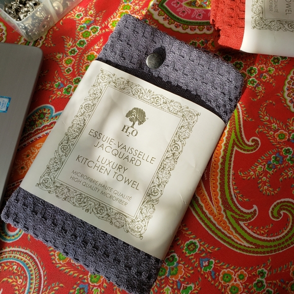 0987-B1 *H2O at Home Hang'N'Snap Hand Towel w/gunmetal black metal snap - Picture 4 of 7